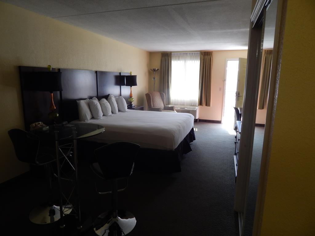 Ramada Branson Hotel And Resort Bagian luar foto