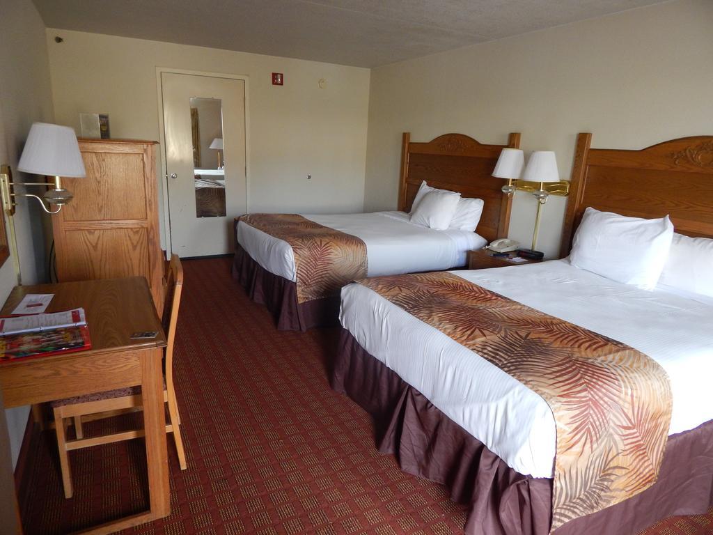 Ramada Branson Hotel And Resort Bagian luar foto