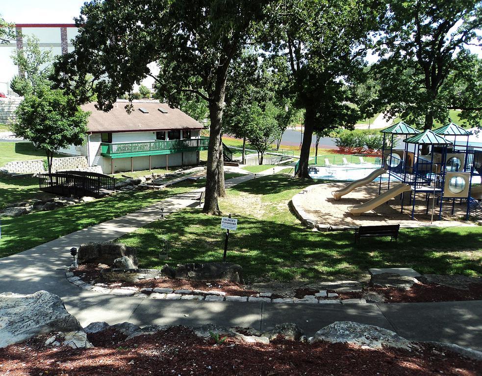 Ramada Branson Hotel And Resort Bagian luar foto