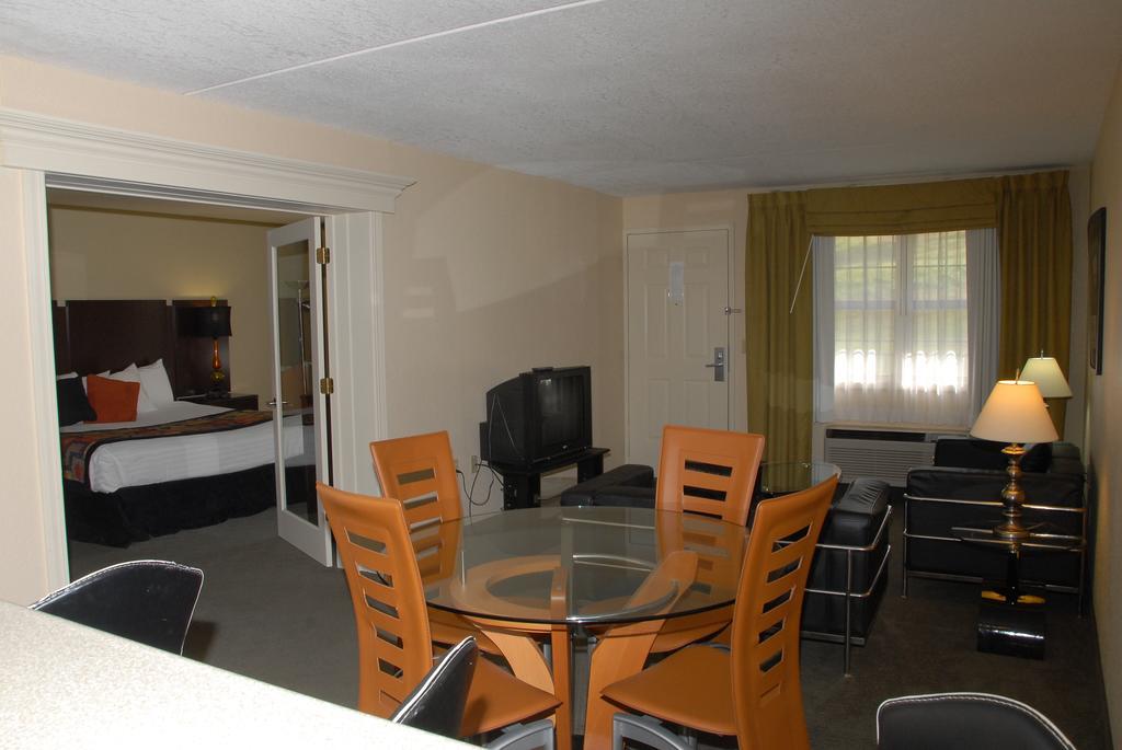 Ramada Branson Hotel And Resort Bagian luar foto