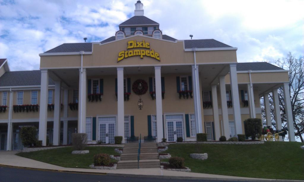 Ramada Branson Hotel And Resort Bagian luar foto